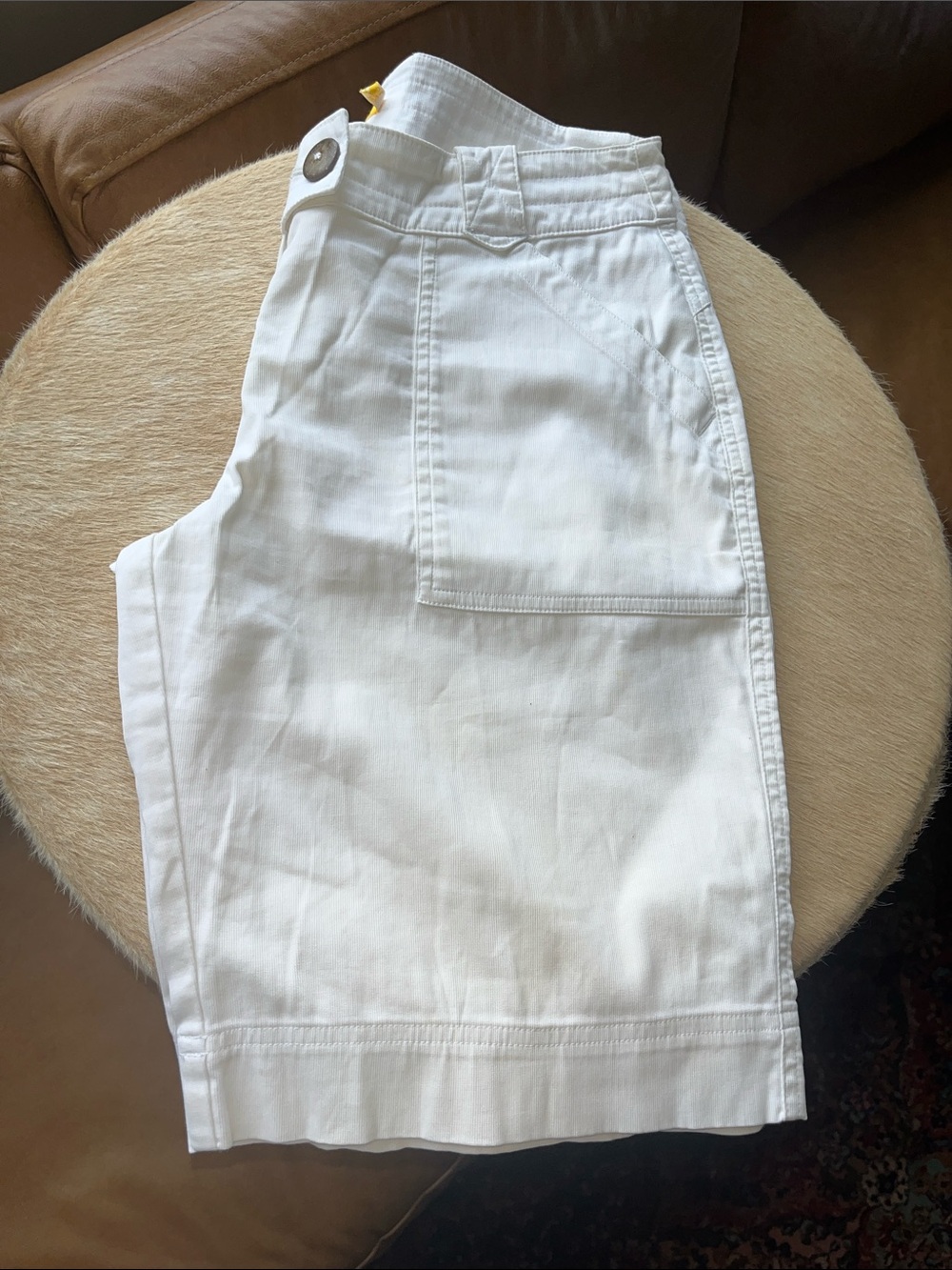 Lolë shorts excellent condition cotton w a touch of spandex.